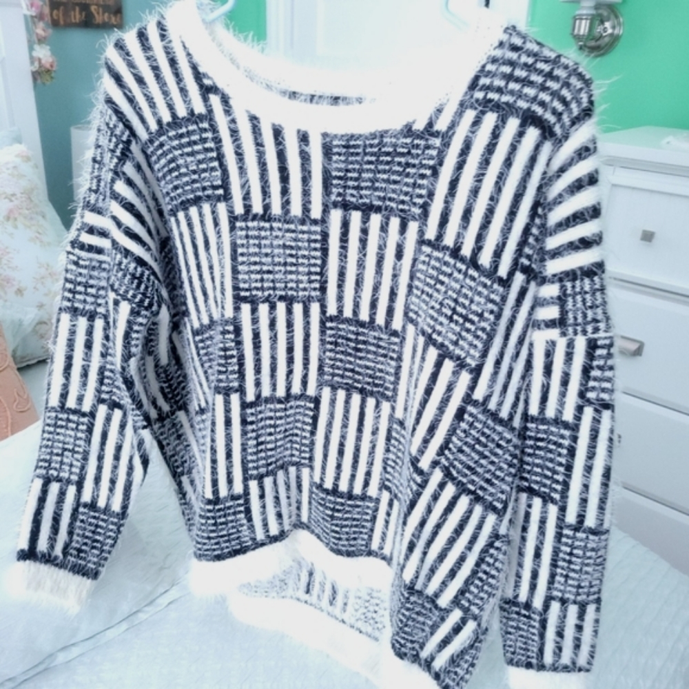 F21 Cozy warm sweater - Picture 1 of 8